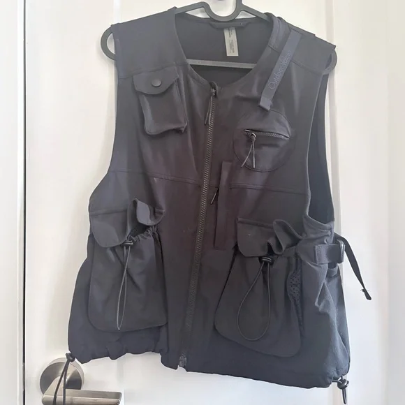 Outdoor Voices Black hiking vest - Picture 4 of 6